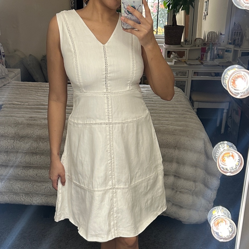 Ann Taylor Size 8 Elegant White Sleeveless  Used Dress